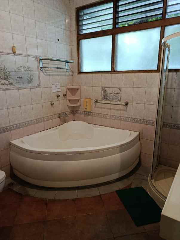 dijual rumah jln kemang timur raya