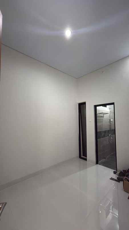 dijual rumah kadisoka