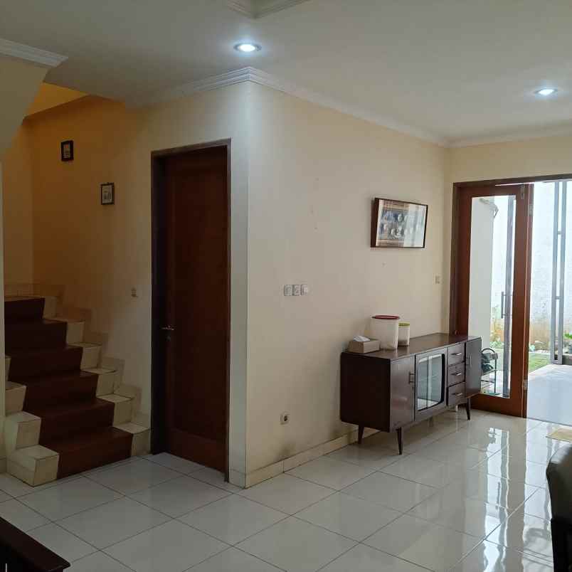 dijual rumah kalimalang