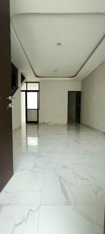 dijual rumah karang empat