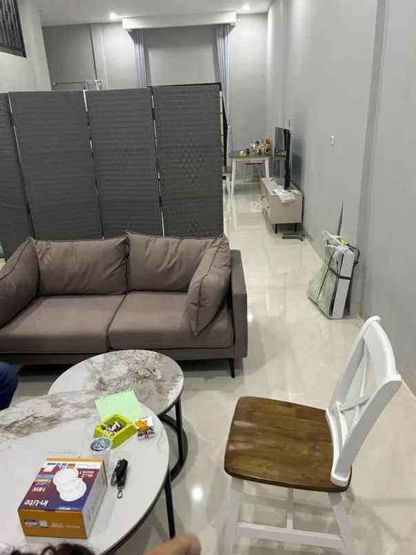 dijual rumah karangtengah