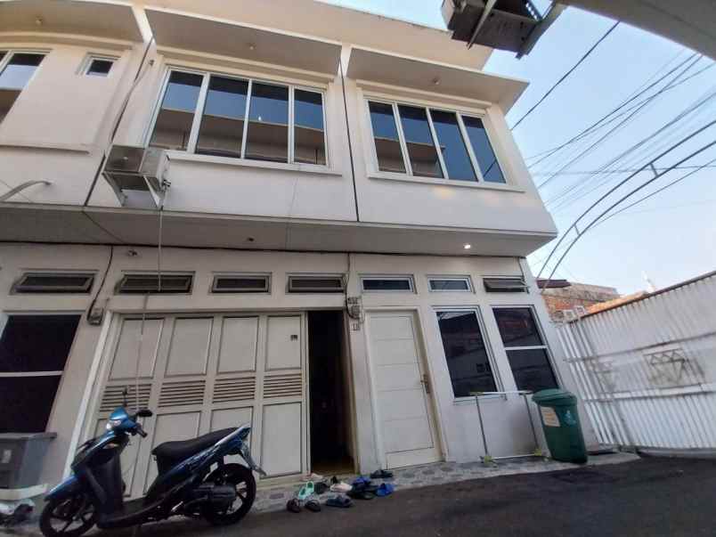 dijual rumah kayu utara matraman