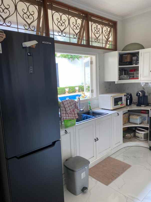 dijual rumah kebayoran baru