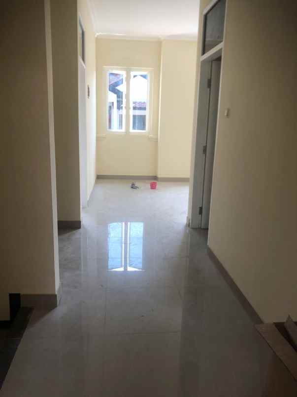 dijual rumah kebonsari