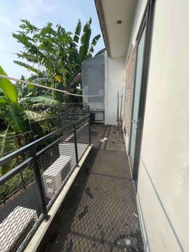 dijual rumah kelapa dua beji depok