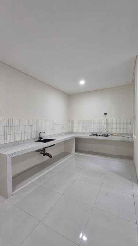dijual rumah kelapa nias kelapa gading