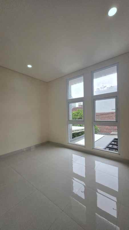 dijual rumah kelapa nias kelapa gading