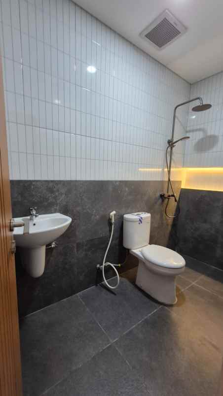 dijual rumah kelapa nias kelapa gading