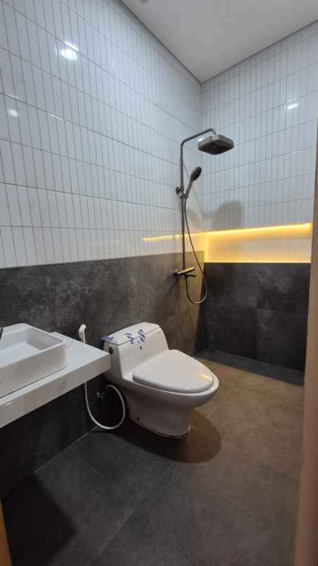 dijual rumah kelapa nias kelapa gading