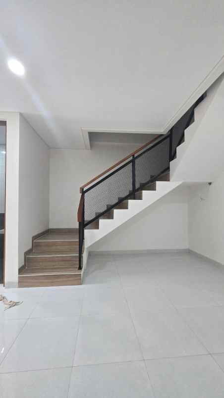 dijual rumah kelapa nias kelapa gading