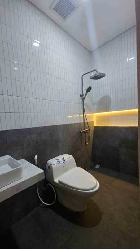 dijual rumah kelapa nias kelapa gading