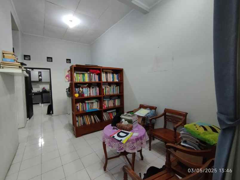 dijual rumah komplek bumi adipura