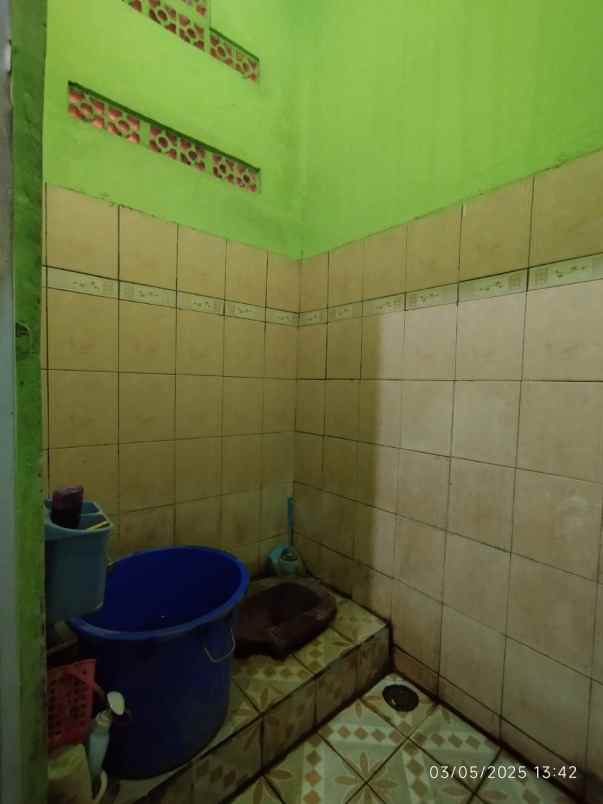 dijual rumah komplek bumi adipura