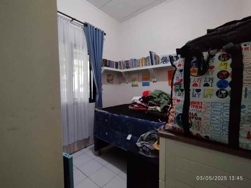 dijual rumah komplek bumi adipura