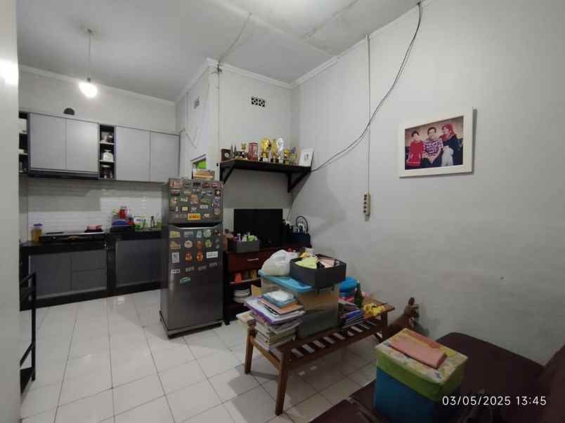 dijual rumah komplek bumi adipura