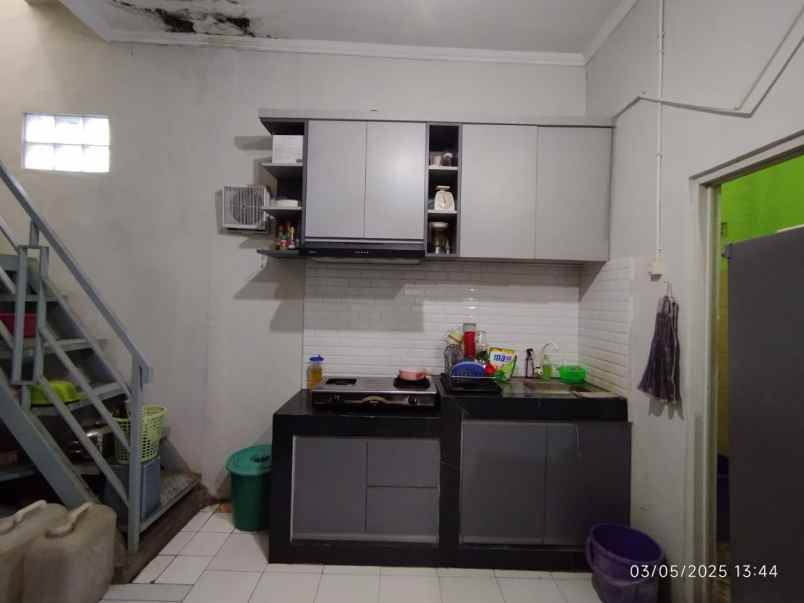 dijual rumah komplek bumi adipura