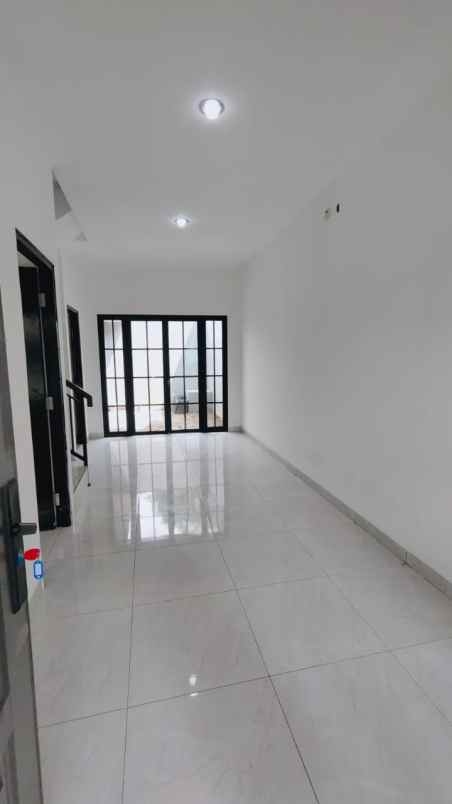dijual rumah komplek bumi puspitek asri