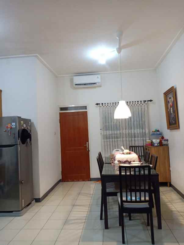 dijual rumah komplek cihanjuang