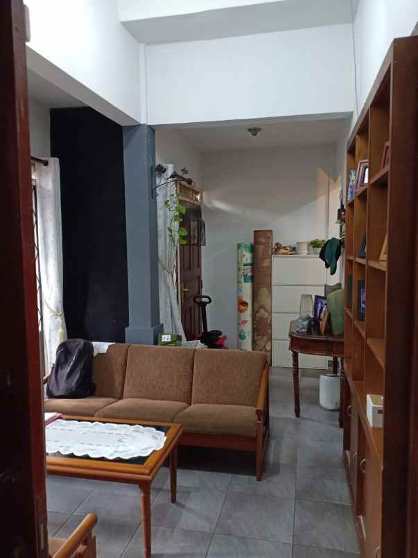 dijual rumah komplek cihanjuang