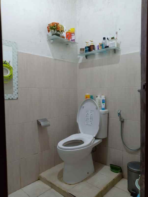 dijual rumah komplek cihanjuang