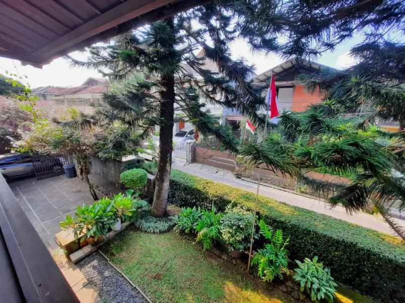 dijual rumah komplek cisitu indah dago