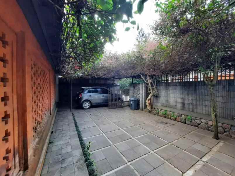 dijual rumah komplek cisitu indah dago