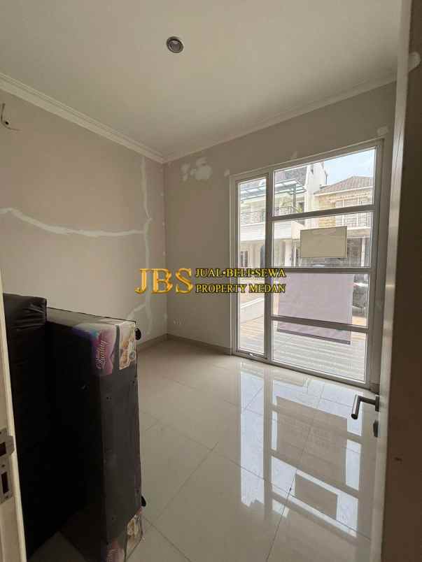 dijual rumah komplek citraland gama
