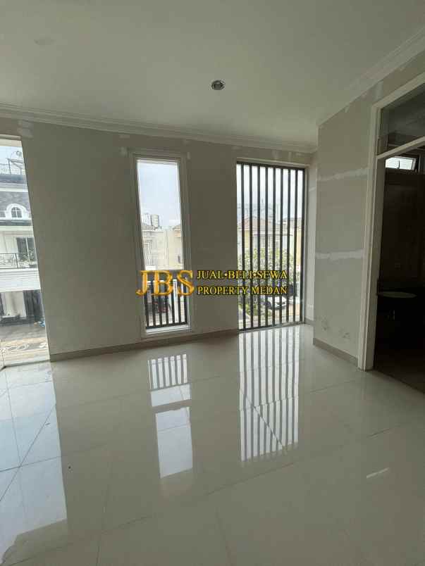 dijual rumah komplek citraland gama