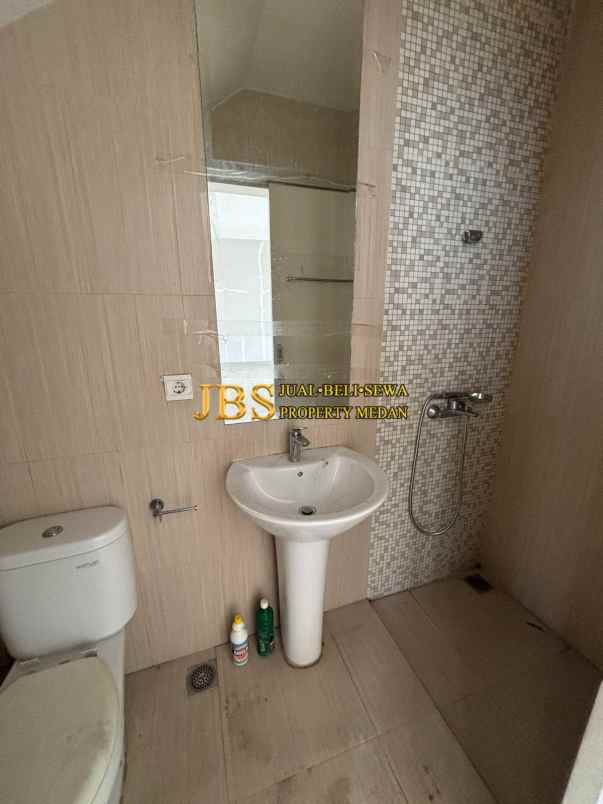dijual rumah komplek citraland gama