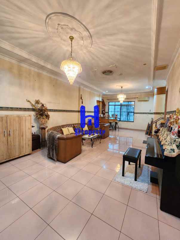 dijual rumah komplek griya riatur jalan