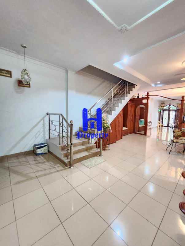 dijual rumah komplek griya riatur jalan