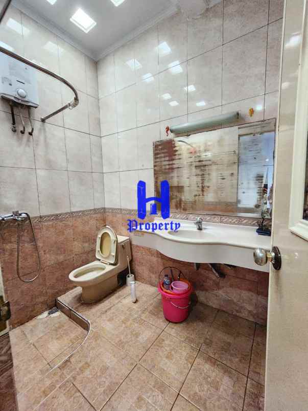 dijual rumah komplek griya riatur jalan