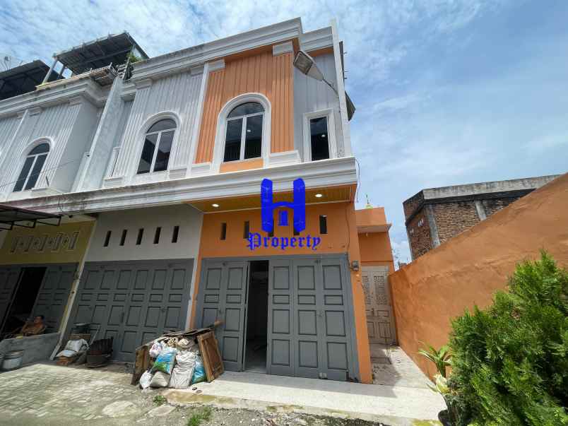 dijual rumah komplek hobbit palace