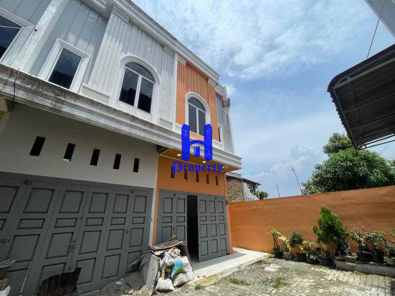 dijual rumah komplek hobbit palace