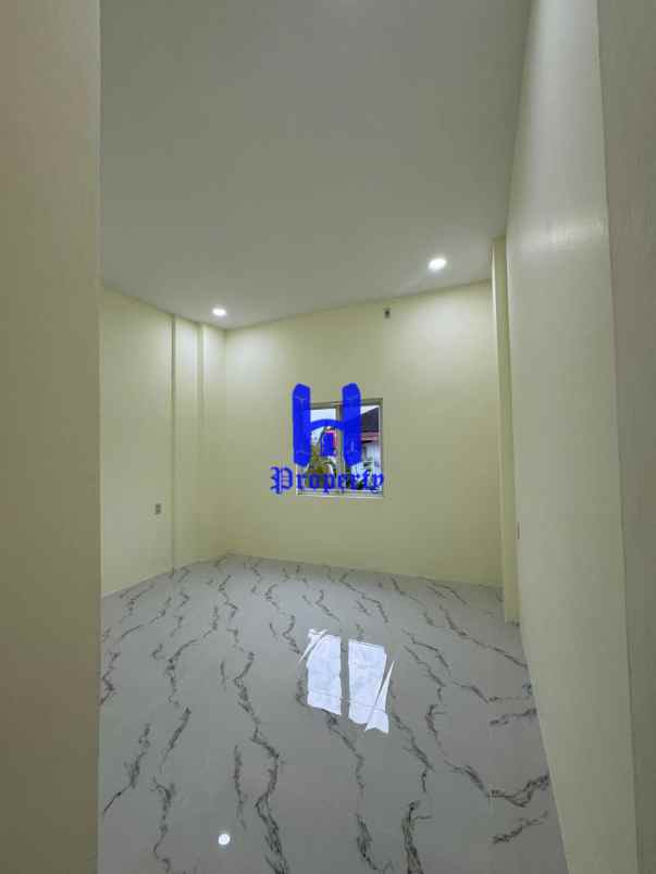 dijual rumah komplek hobbit palace