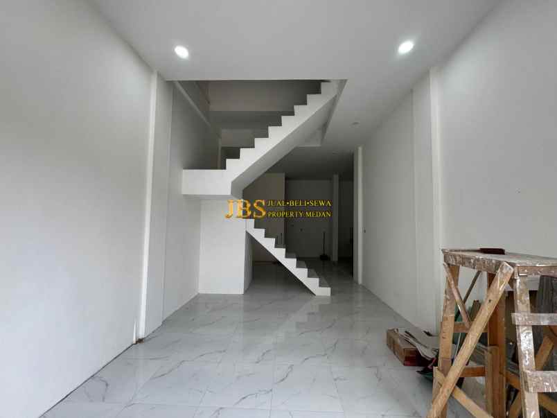 dijual rumah komplek hobbit palace