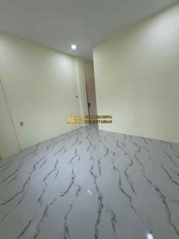 dijual rumah komplek hobbit palace