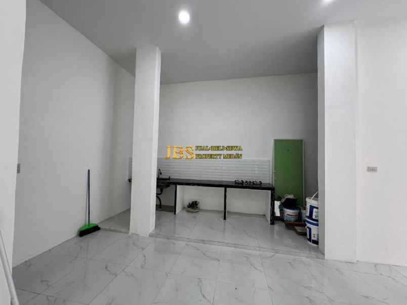 dijual rumah komplek hobbit palace