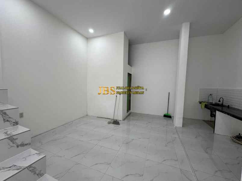 dijual rumah komplek hobbit palace