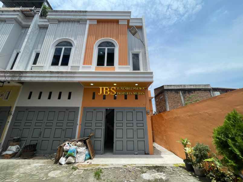 dijual rumah komplek hobbit palace