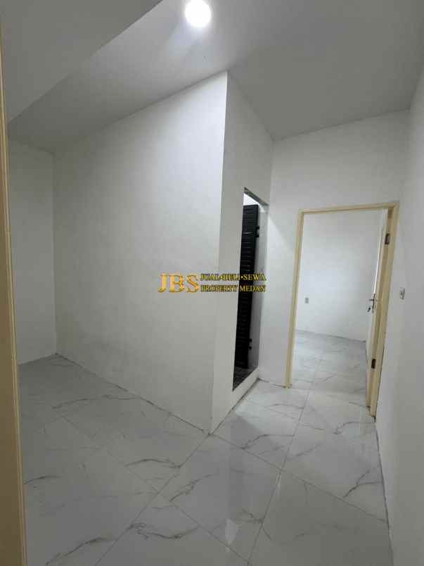 dijual rumah komplek hobbit palace