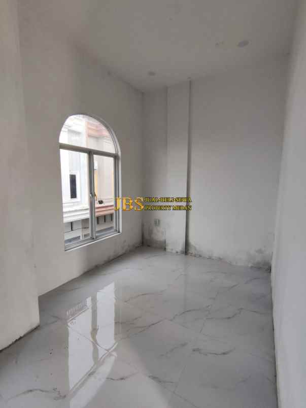 dijual rumah komplek hobbit palace