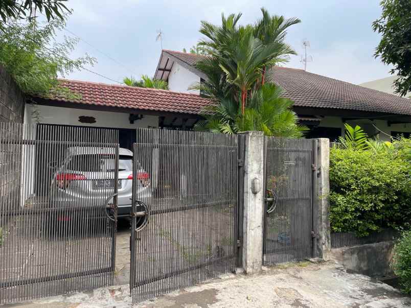 dijual rumah komplek jatinegara indah
