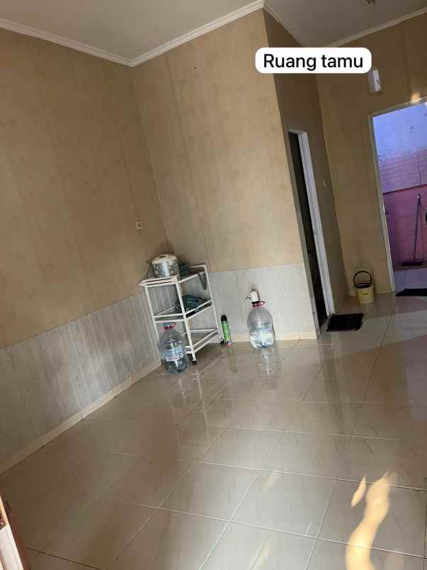 dijual rumah komplek perumahan grand