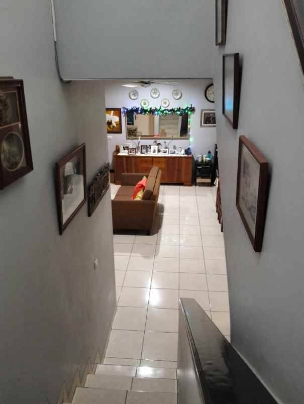dijual rumah komplek strategis cantik