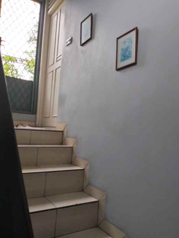 dijual rumah komplek strategis cantik