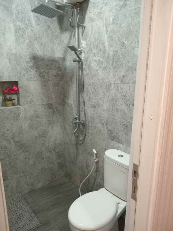 dijual rumah komplek super cantik