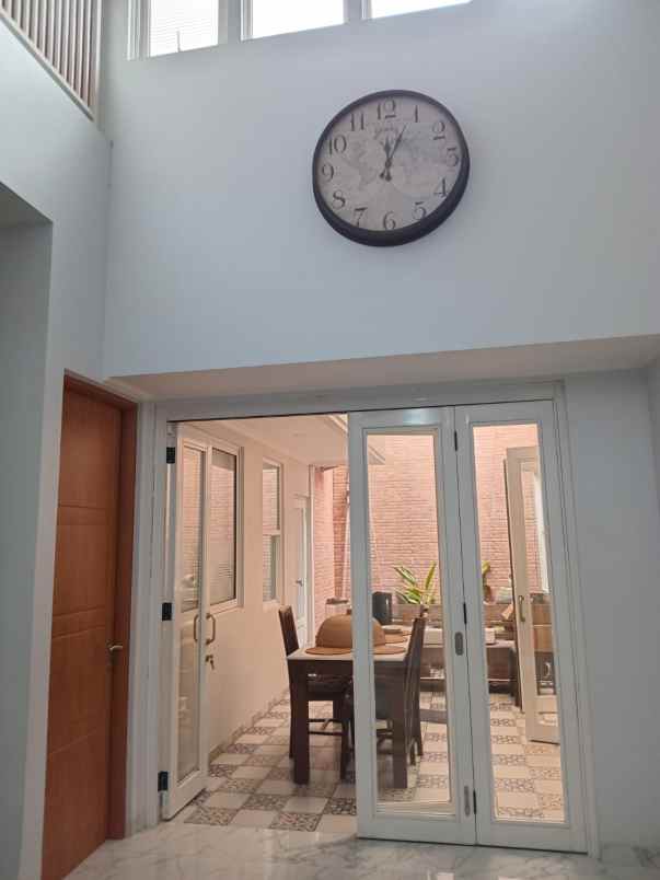 dijual rumah komplek super cantik