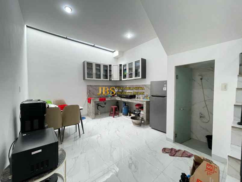 dijual rumah komplek the penthouse