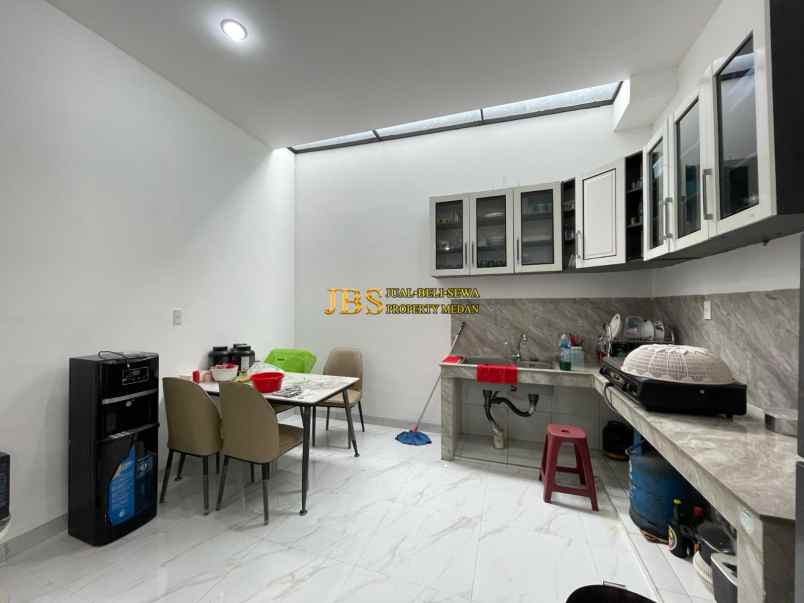 dijual rumah komplek the penthouse